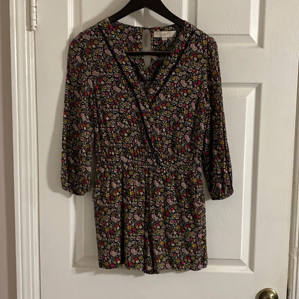 Loft romper floral print on black